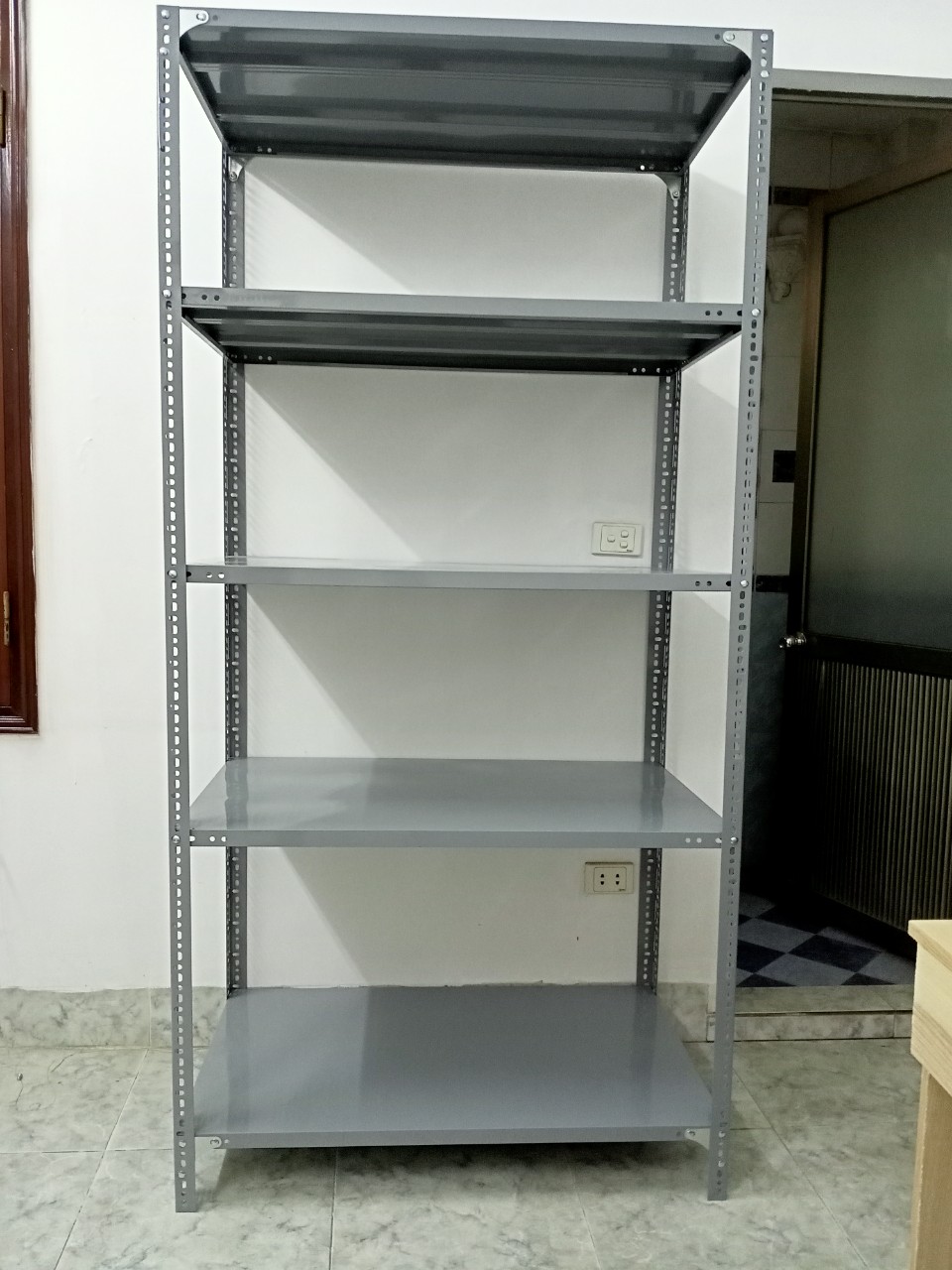 Kệ sắt v lỗ 5 tầng C200 x D100 x R60