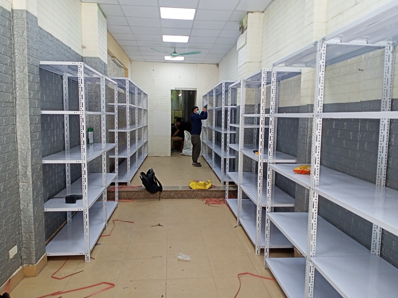 Kho kệ sắt v lỗ