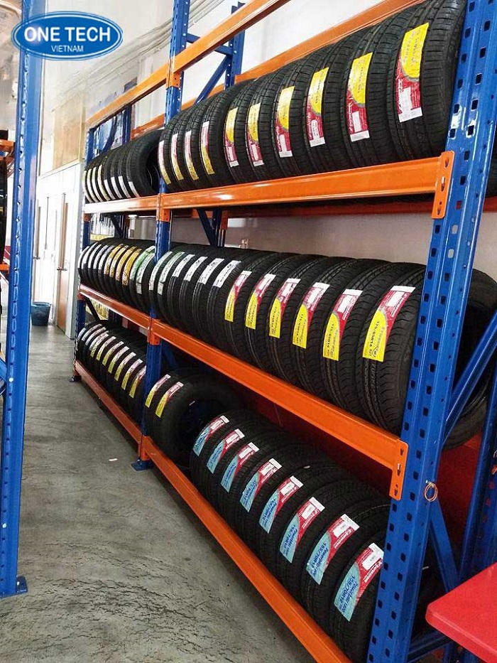 Tránh chọn loại kệ để lốp xe máy quá yếu 